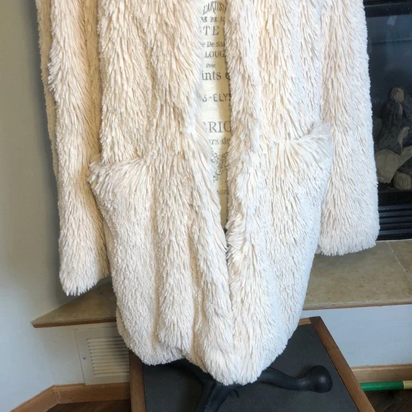 COAT FAUX FUR RARE! - Picture 7 of 12